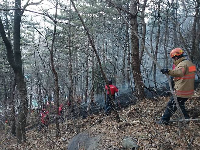 천마산 7부 능선 산불 현장.부산소방재난본부