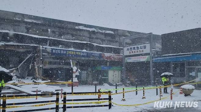 지난 22일 큰 불로 점포가 전소된 서천특화시장 모습. 사진=홍석원 기자