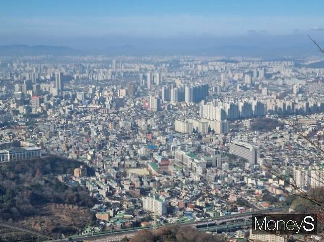 지난해 광주는 9000명이 빠져나가며 순유츌률은 -0.6%로 전국에서 가장 높았다. 광주광역시 전경/사진=머니S DB.