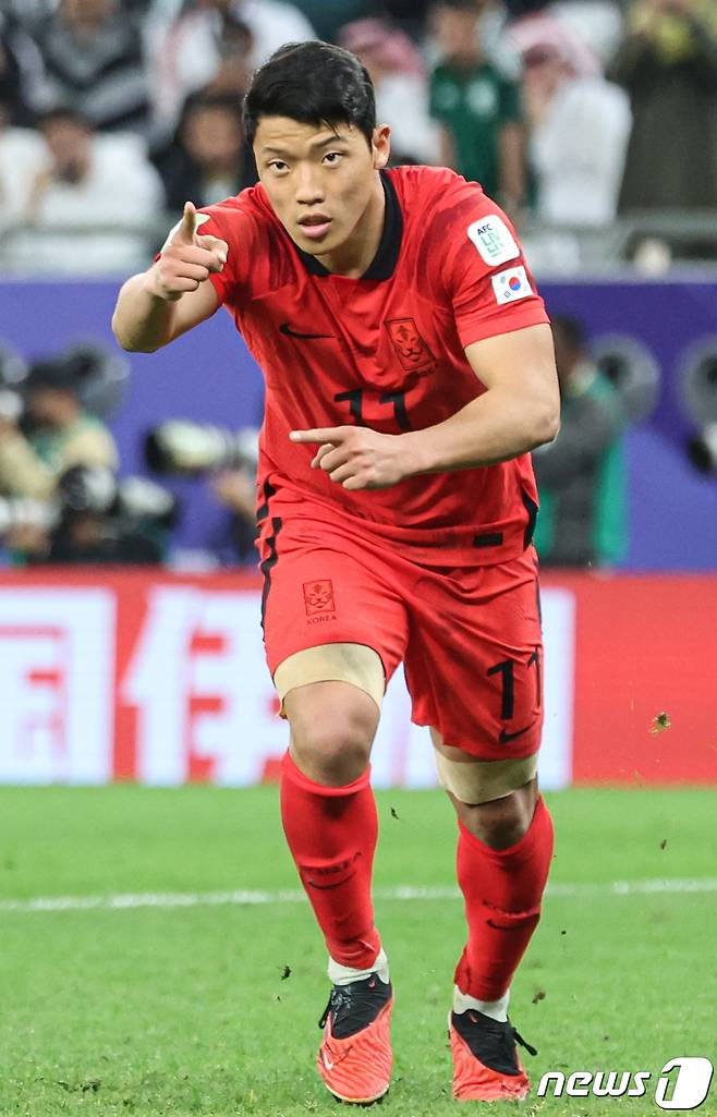 대한민국 황희찬이 30일(현지시간) 카타르 알라이얀 에듀케이션 시티 스타디움에서 열린 2023 아시아축구연맹(AFC) 카타르 아시안컵 16강전 대한민국과 사우디아라비아의 경기에서 승부차기를 성공시킨 후 환호하고 있다. 2024.1.31/뉴스1 ⓒ News1 김성진 기자