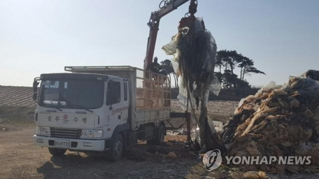 집게차가 작업을 하고 있다. 기사 내용과 직접 관계없음. 연합뉴스