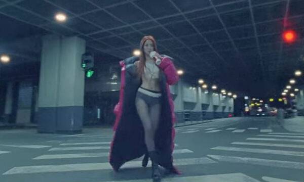 사진=미니앨범 3집 '이지'(EASY)의 예고편 '굿 본즈'(Good Bones) 영상 캡처