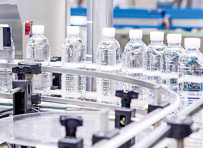 제주삼다수 공장 내부./사진제공=제주삼다수