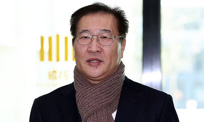 윤석열 정부 두 번째 법무부 장관에 지명된 박성재 후보자가 지난 25일 서초구 서울고등검찰청에 마련된 인사청문회준비단 사무실로 출근하며 취재진 질문에 답하고 있다. 연합뉴스
