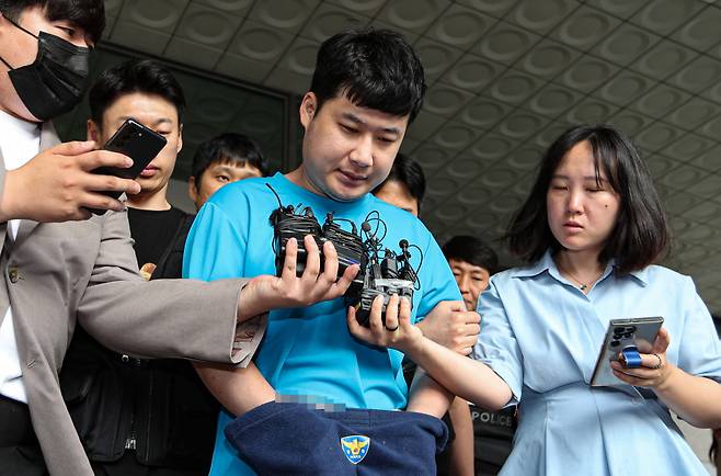 4명의 사상자를 낸 '신림동 흉기난동 사건' 피의자 조선이 지난해 7월28일 서울 관악경찰서에서 검찰로 송치되고 있다. ⓒ연합뉴스