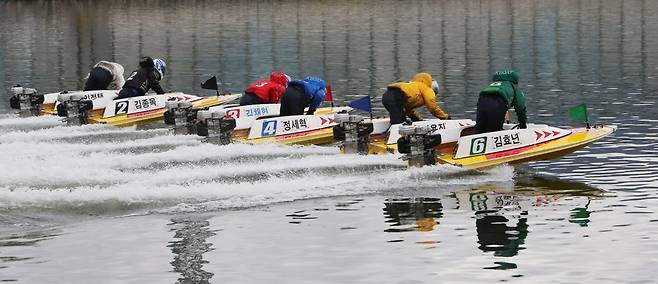 미사리경정장에서 선수들이 온라인스타트로 경주를 시작하고 있다. 사진제공｜서울올림픽기념국민체육진흥공단