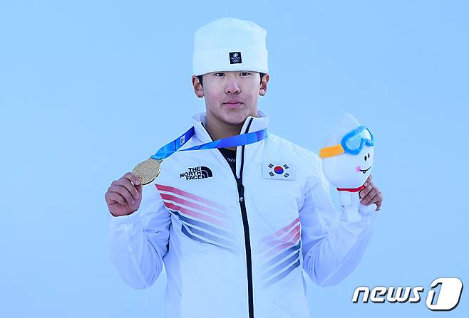 지난 25일 슬로프스타일에서 금메달을 수확했던 이채운. (Olympic Information Service 제공)