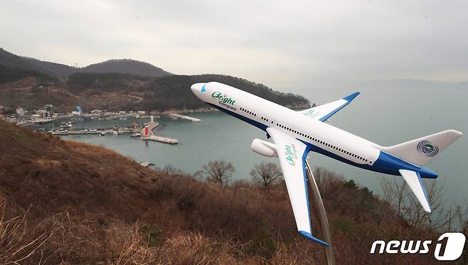 21일 오후 부산 강서구 가덕도 대항전망대에서 바라본 신공항 후보지. 2021.3.4/뉴스1 ⓒ News1 여주연 기자