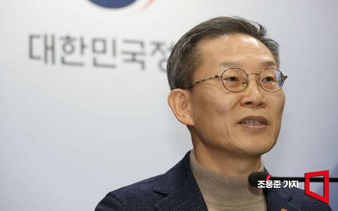 이종호 과학기술정보통신부 장관이 15일 서울 종로구 정부서울청사에서 국민과 함께하는 민생 토론회(반도체분야) 및 관련 주요정책 내용을 발표하고 있다. 사진=조용준 기자 jun21@