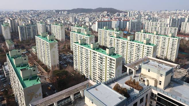 정부가 '노후계획도시 정비 및 지원에 대한 특별법' 시행령 제정안을 입법 예고한다고 밝힌 31일 서울 양천구 목동 일대 아파트 모습./연합뉴스