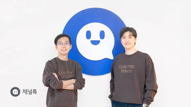 채널톡의 공동창업자이자 공동대표, 최시원(사진 왼쪽)과 김재홍. /채널톡