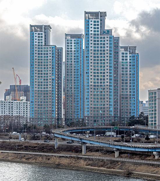 지난 1월 셋째 주 경매로 나온 서울 강남구 청담동 ‘청담자이’ 전용 85㎡는 35억4010만원에 주인을 찾았다. (윤관식 기자)