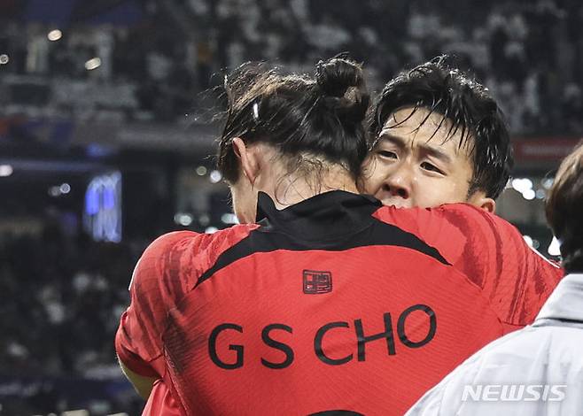 조규성(왼쪽)과 손흥민. /사진=뉴시스