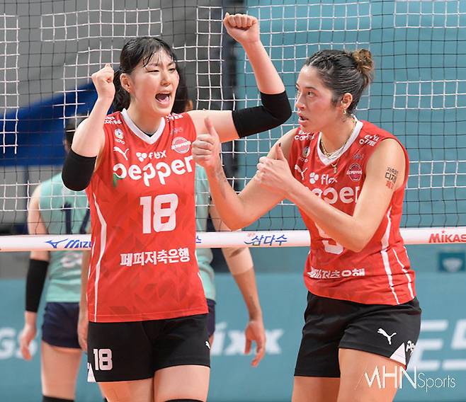 페퍼저축은행 염어르헝-야스민ⓒMHN스포츠 이지숙 기자