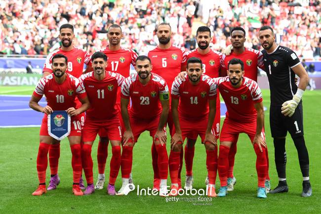 [사진=게티이미지]&nbsp;요르단은 2일 오후 8시 30분(한국시간) 카타르 알라이얀에 위치한 아흐마드 빈 알리 스타디움에서 타지키스탄과의 2023 아시아축구연맹(AFC) 아시안컵 8강전에서 1-0으로 승리하며 8강에 올랐다. 요르단은 대한민국, 호주 대결 승자와 결승 티켓을 놓고 격돌하게 됐다.&nbsp;
