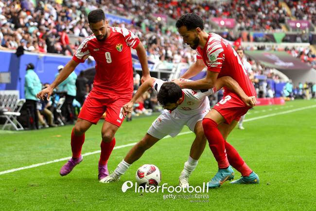 [사진=게티이미지]&nbsp;요르단은 2일 오후 8시 30분(한국시간) 카타르 알라이얀에 위치한 아흐마드 빈 알리 스타디움에서 타지키스탄과의 2023 아시아축구연맹(AFC) 아시안컵 8강전에서 1-0으로 승리하며 8강에 올랐다. 요르단은 대한민국, 호주 대결 승자와 결승 티켓을 놓고 격돌하게 됐다.&nbsp;