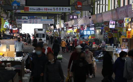 서울의 한 전통시장 모습. [연합]