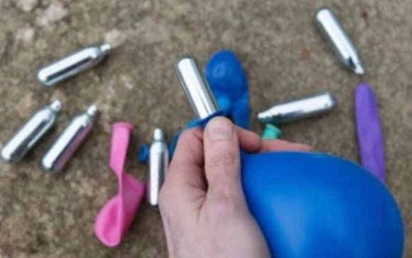 ‘해피벌룬’을 3년간 흡입한 20대 여성이 심각한 척수 손상을 입었다.