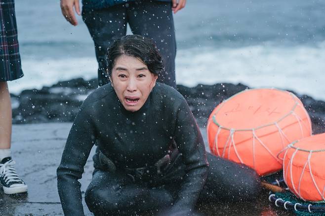 JTBC 드라마 ‘웰컴투 삼달리’에서 고미자 역을 연기한 배우 김미경 출연장면. 사진 JTBC