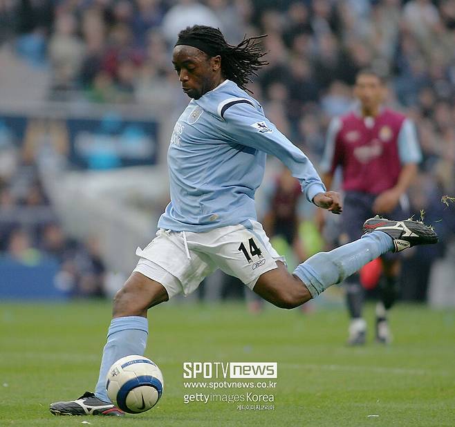 ▲ 네덜란드와 콩고민주공화국 이중 국적의 미드필더 무삼파는 2008년 서울에 입단했다. 당시 무삼파의 입단은 국내 축구 팬들에게 큰 충격을 안겼다.