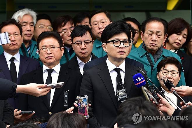 취재진 질문에 답하는 한동훈 위원장 [연합뉴스 자료사진]