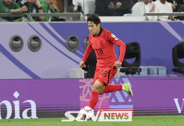 30일(현지시각) 카타르 알라이얀 에듀케이션 시티 스타디움에서 열린 아시아축구연맹(AFC) 2023 카타르 아시안컵 16강전 사우디아라비아 대 대한민국의 경기, 전반 이강인이 돌파를 하고 있다. 사진┃뉴시스