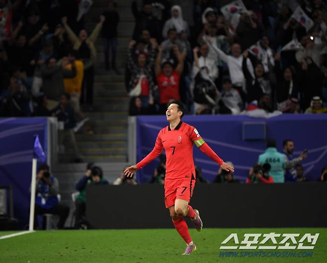 2일(현지시간) 카타르 알와크라 알자누브 스타디움에서 열린 2023 아시아축구연맹(AFC) 카타르 아시안컵 8강전 대한민국과 호주의 경기. 연장 전반 손흥민이 역전골을 만든 뒤 환호하고 있다. 알와크라(카타르)=박재만 기자pjm@sportschosun.com/2023.02.02/