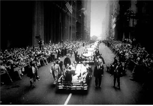 1954년 8월 2일 뉴욕 맨해튼 영웅의 협곡에서 이승만 대통령이 카퍼레이드를 하는 모습. 영화 '건국전쟁'의 김덕영 감독이 2023년 6월 미 워싱턴 국립문서기록관리청(NARA)에서 발굴한 약 45초 분량의 동영상 화면 캡쳐/김덕영 감독 제공