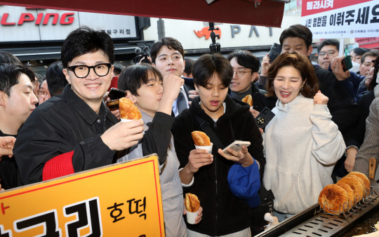 구리전통시장을 방문한 한동훈 위원장. 사진=연합뉴스