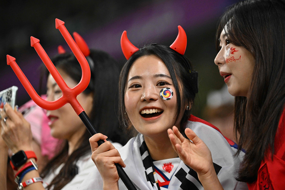 A Korean fan ahead of the Asian Cup quarterfinal between Australia and Korea at Al-Janoub Stadium in Doha.  [AFP/YONHAP]