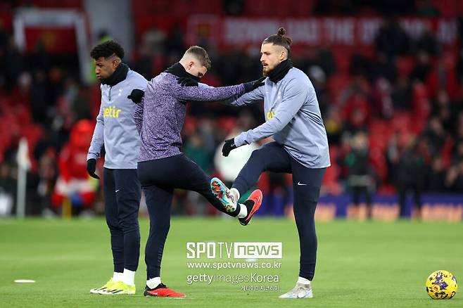 ▲ 지난 12일에는 공식 홈페이지를 통해 드라구신 영입 사실을 발표했다. 계약 기간은 2030년까지. 이적료는 3,000만 유로(약 433억 원)로 알려졌다. 이번 겨울 이적 시장에서 토트넘이 발 빠르게 움직이고 있다. 티모 베르너를 겨울 이적 시장 1호로 영입한데 이어 드라구신까지. 순식간에 해치웠다.