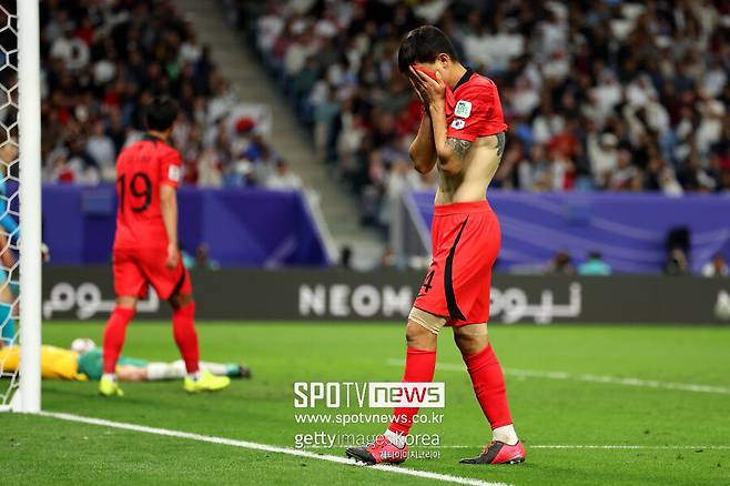 ▲ 위르겐 클린스만 감독이 이끄는 대한민국 축구대표팀은 3일 오전 0시 30분 (이하 한국시간) 카타르 알 와크라 알 자누브 스타디움에서 열린 2023 아시아축구연맹(AFC) 아시안컵 8강전에서 호주를 2-1로 제압했다. 옥에 티는 김민재의 경고였다.