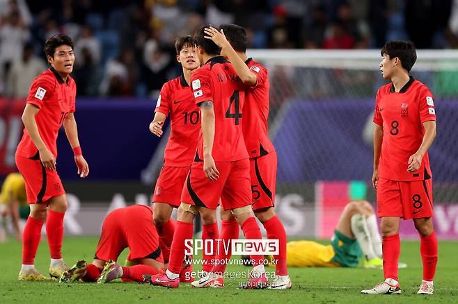 ▲ 위르겐 클린스만 감독이 이끄는 대한민국 축구대표팀은 3일 오전 0시 30분 (이하 한국시간) 카타르 알 와크라 알 자누브 스타디움에서 열린 2023 아시아축구연맹(AFC) 아시안컵 8강전에서 호주를 2-1로 제압했다. 옥에 티는 김민재의 경고였다.