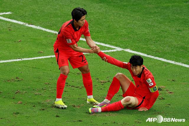 페널티킥을 얻어낸 손흥민(오른쪽).