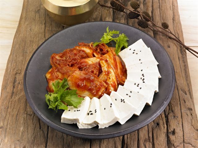 두부의 단백질과 김치의 식이섬유가 시너지 효과를 내서 근육 유지-체중 감량에 도움이 된다. [사진=게티이미지뱅크]