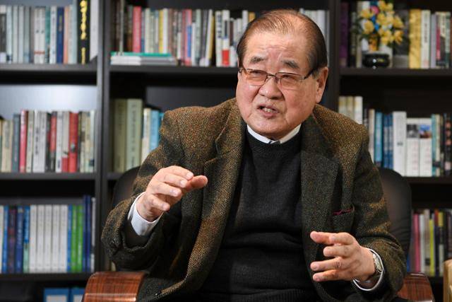 이종찬 광복회장이 지난 2일 서울 영등포구 광복회관 집무실에서 한국일보와 인터뷰를 하고 있다. 윤서영 인턴기자