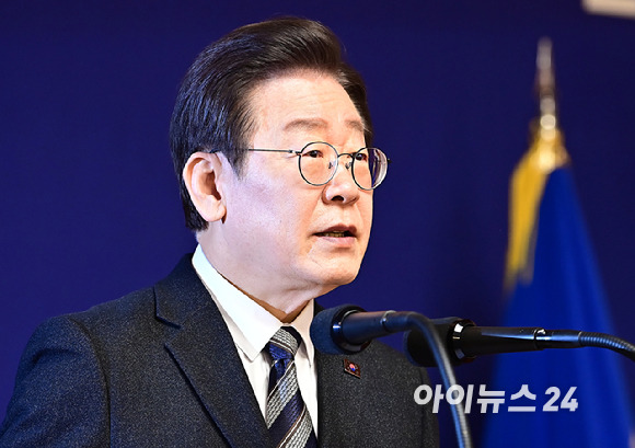 이재명 더불어민주당 대표가 지난달 31일 서울 여의도 국회 사랑재에서 열린 2024년 신년 기자회견에서 발언하고 있다. [사진=곽영래 기자]