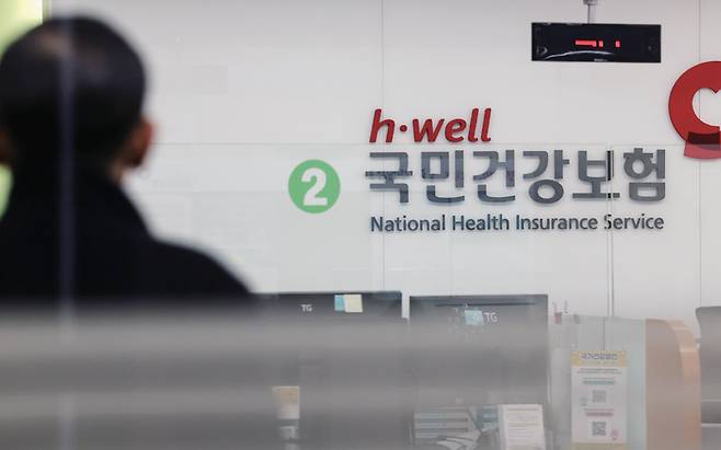 건강보험 재정수지는 올해부터 계속 적자를 낼 것으로 보인다.[사진=뉴시스]