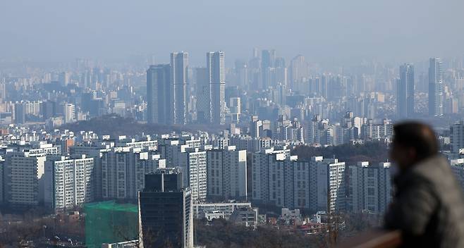 서울 남산에서 바라본 아파트 단지 모습. /뉴스1