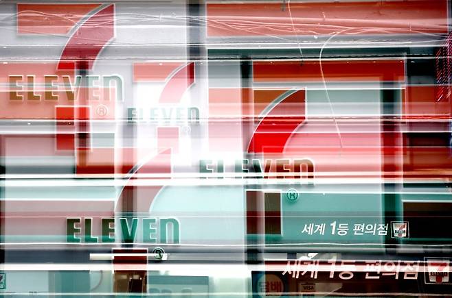 서울 시내 한 세븐일레븐 편의점 간판이 보이고 있다. 뉴시스