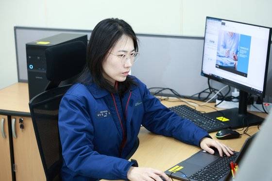 HD현대중공업에서 한달째 근무 중인 울산시청 공무원 송연주 단장. 사진 HD현대중공업