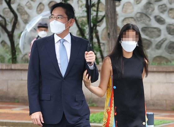 이재용 삼성전자 회장과 딸 원주씨. 연합뉴스