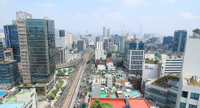 성수 업무 지구는 2020년 이후 디타워 서울포레스트 등 주요 오피스 개발이 연이어 마무리되며 서울 주요 업무 권역으로 급격하게 성장하고 있다. 2022년 1분기부터 지난해 3분기까지의 공실률은 0%대를 유지했다./사진=뉴시스