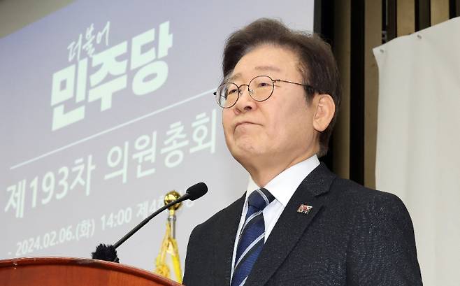이재명 대표, 의총 발언     (서울=연합뉴스) 한상균 기자 = 더불어민주당 이재명 대표가 6일 국회에서 열린 의원총회에서 발언하고 있다. 2024.2.6     xyz@yna.co.kr (끝)   연합뉴스