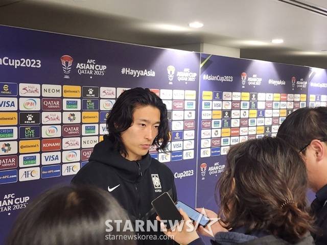 경기 후 인터뷰하는 조규성(가운데). /사진=이원희 기자