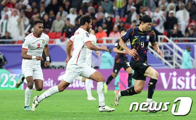 공격에 집중하는 조규성(오른쪽). /사진=뉴스1 제공