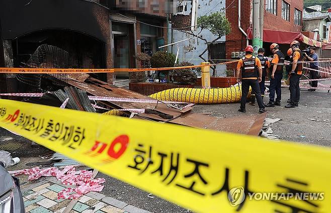 부산 목욕탕 화재 원인 '유증기' 추정…추가 감식 예정 [연합뉴스 자료사진]