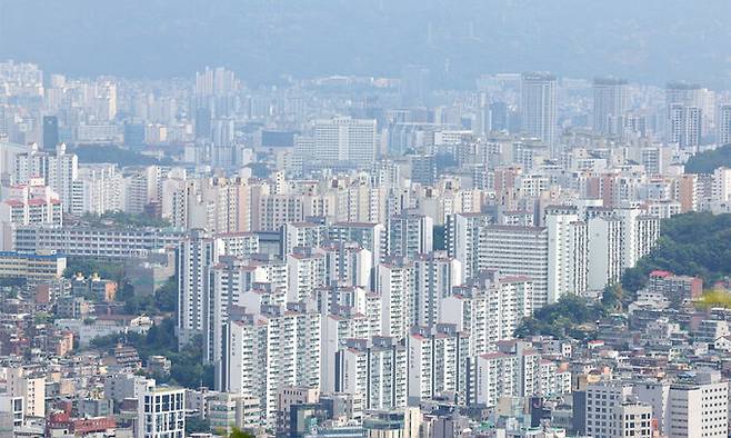 서울 남산에서 대려다본 아파트 단지 모습. 연합뉴스