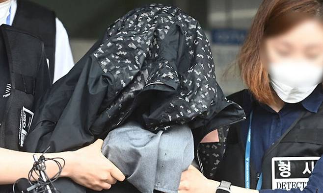 자신이 출산한 아기 2명을&nbsp;살해한 뒤 시신을 수년간 냉장고에 보관해 온 혐의로 구속된 친모 A씨. 뉴시스