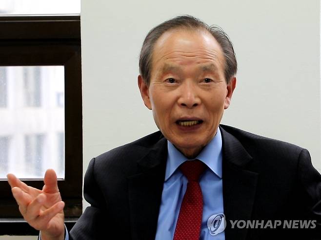 연합뉴스와 인터뷰 중인 장기표  [촬영 정한솔]